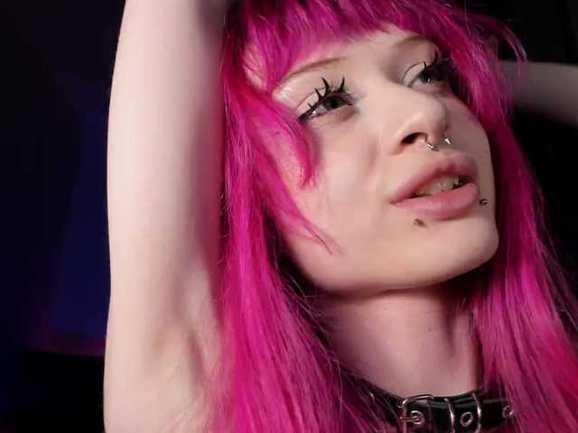 mnepohuyy live cam on BongaCams