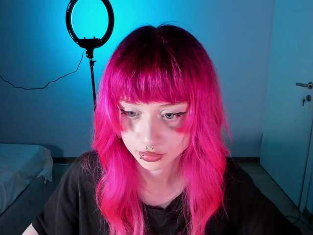 mnepohuyy live cam on BongaCams