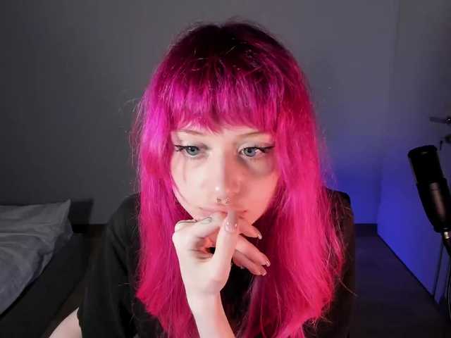 mnepohuyy live cam on BongaCams