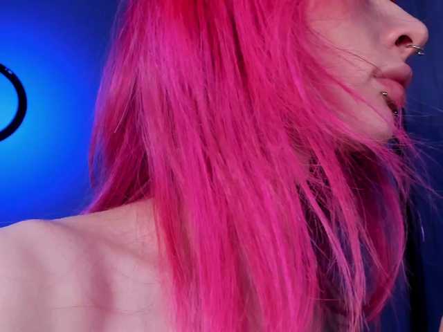mnepohuyy live cam on BongaCams