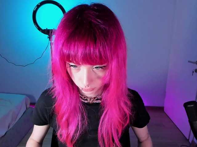mnepohuyy live cam on BongaCams