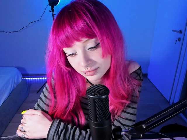 mnepohuyy live cam on BongaCams