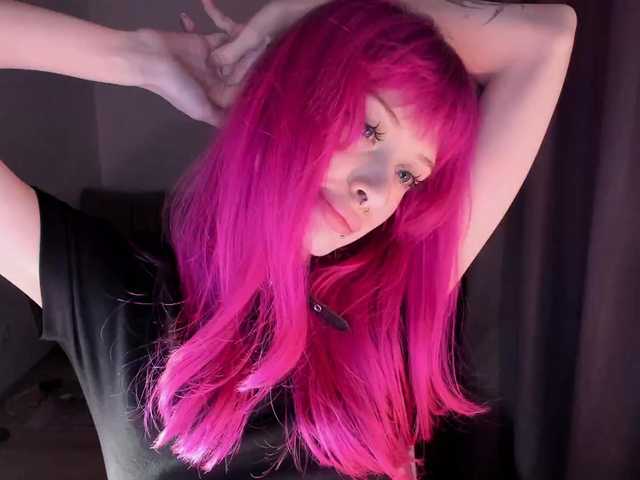 mnepohuyy live cam on BongaCams