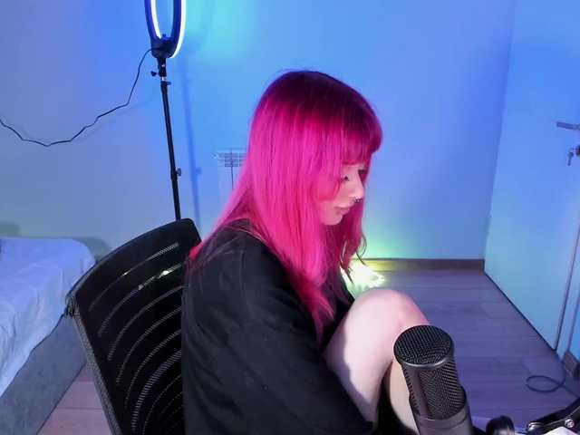 mnepohuyy live cam on BongaCams