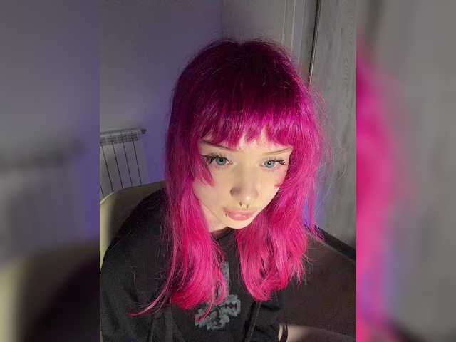mnepohuyy live cam on BongaCams