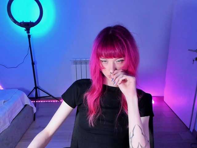 mnepohuyy live cam on BongaCams
