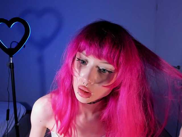 mnepohuyy live cam on BongaCams