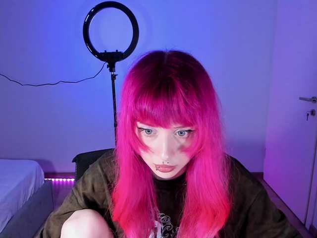 mnepohuyy live cam on BongaCams