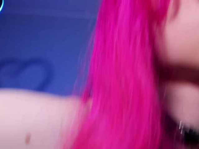 mnepohuyy live cam on BongaCams