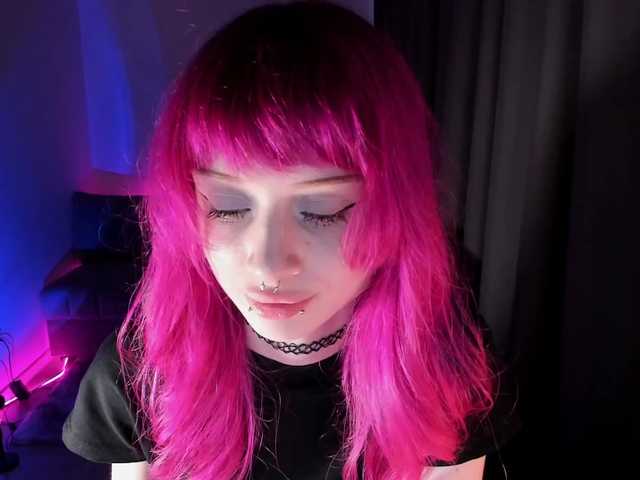 mnepohuyy live cam on BongaCams