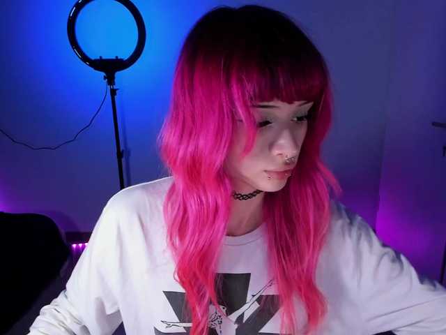 mnepohuyy live cam on BongaCams