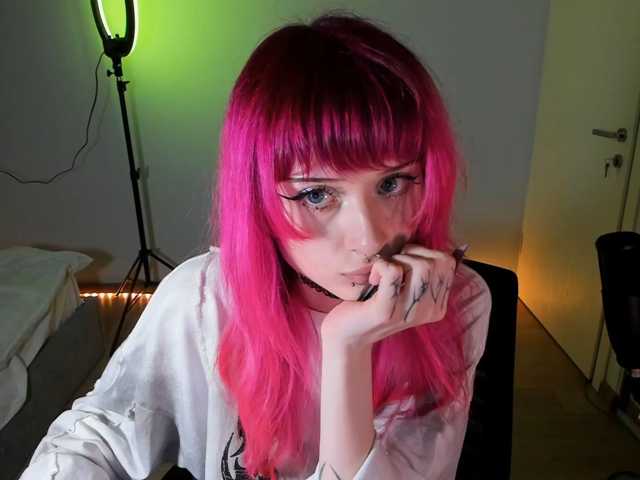 mnepohuyy live cam on BongaCams