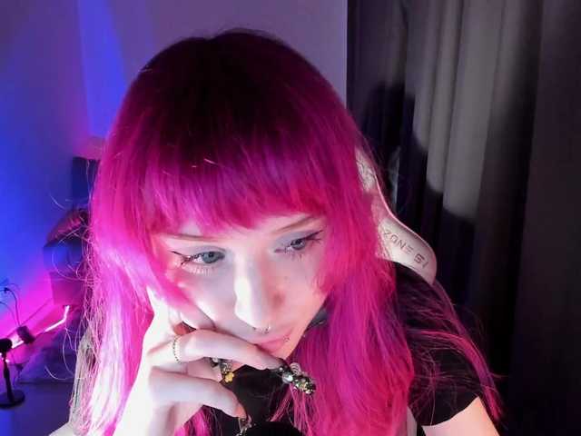 mnepohuyy live cam on BongaCams