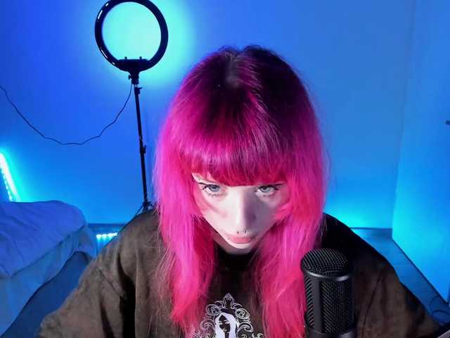 mnepohuyy live cam on BongaCams