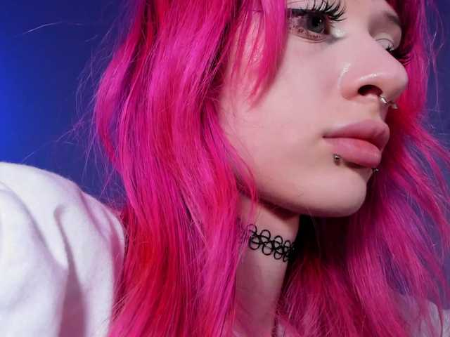 mnepohuyy live cam on BongaCams