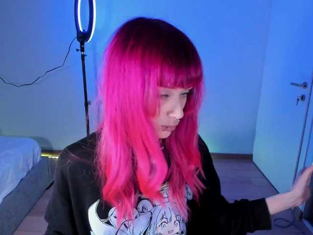 mnepohuyy live cam on BongaCams