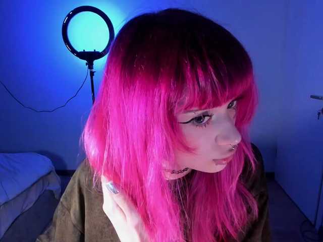 mnepohuyy live cam on BongaCams