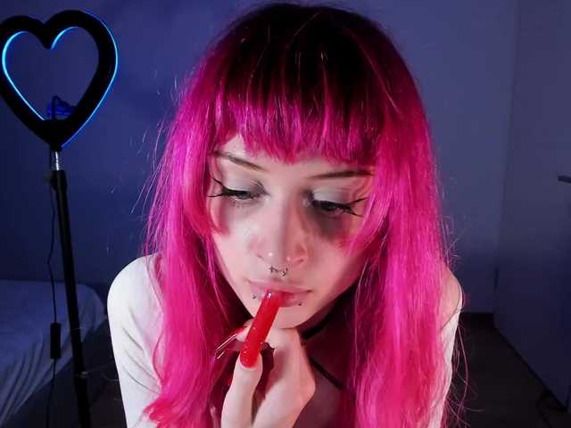 mnepohuyy live cam on BongaCams