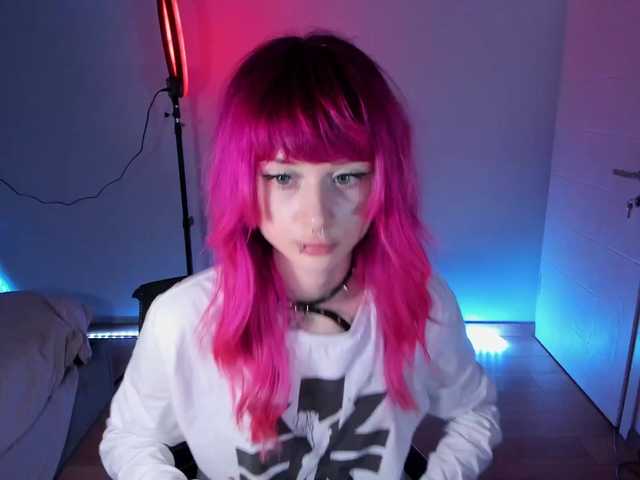 mnepohuyy live cam on BongaCams