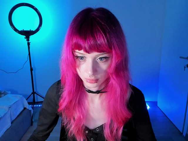 mnepohuyy live cam on BongaCams