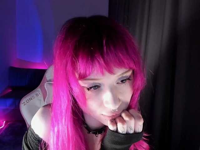 mnepohuyy live cam on BongaCams