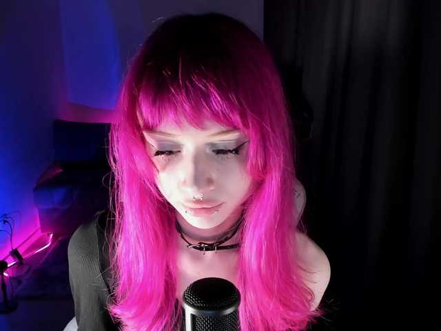 mnepohuyy live cam on BongaCams