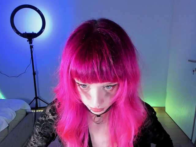 mnepohuyy live cam on BongaCams