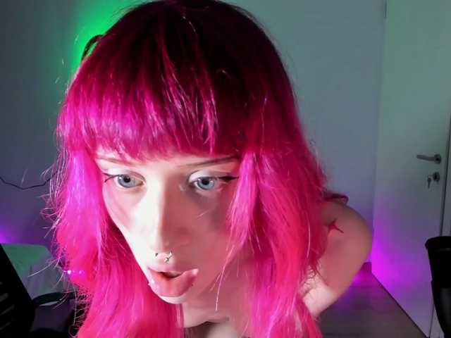 mnepohuyy live cam on BongaCams