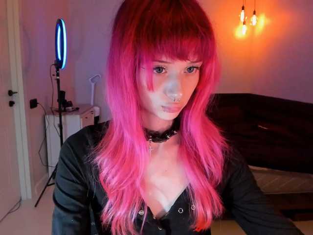mnepohuyy live cam on BongaCams