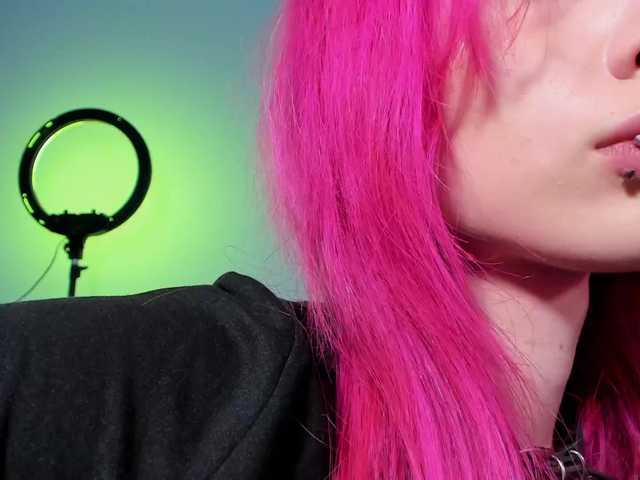 mnepohuyy live cam on BongaCams