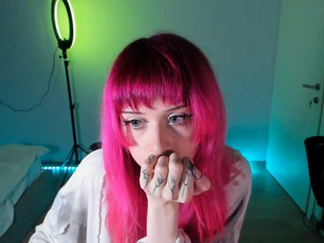 mnepohuyy live cam on BongaCams