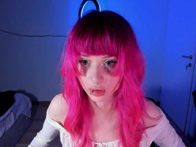 mnepohuyy live cam on BongaCams