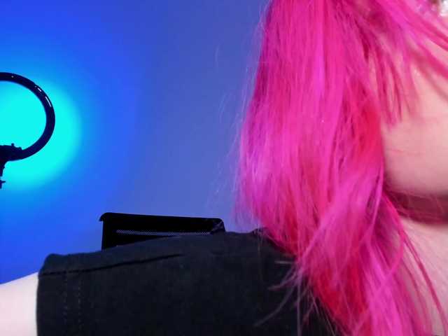 mnepohuyy live cam on BongaCams
