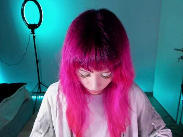mnepohuyy live cam on BongaCams