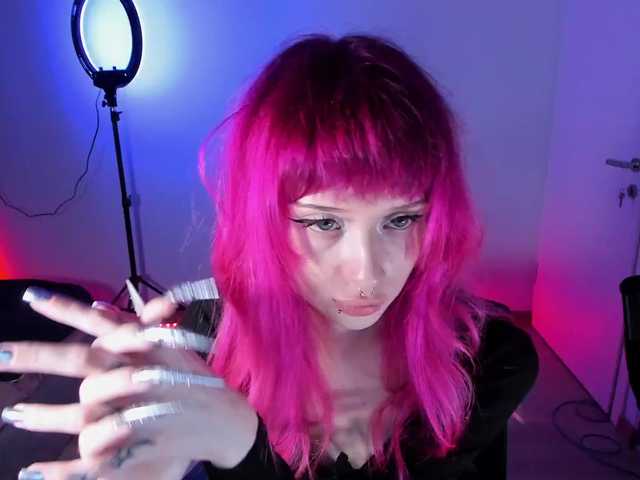 mnepohuyy live cam on BongaCams