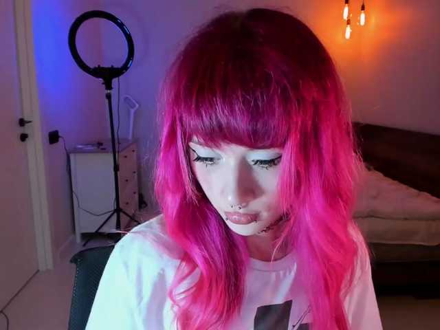 mnepohuyy live cam on BongaCams