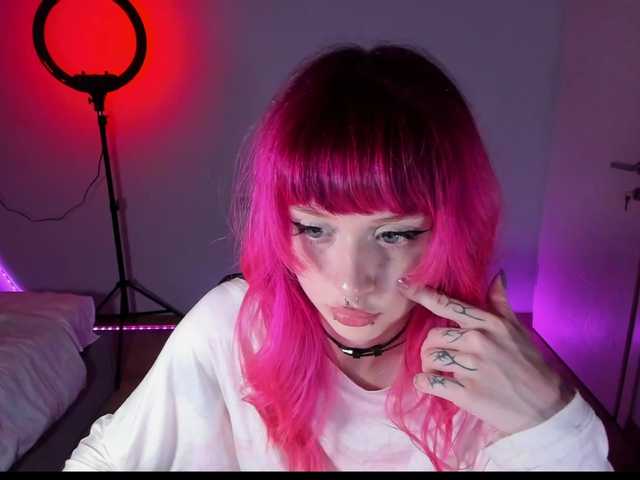 mnepohuyy live cam on BongaCams