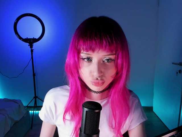 mnepohuyy live cam on BongaCams