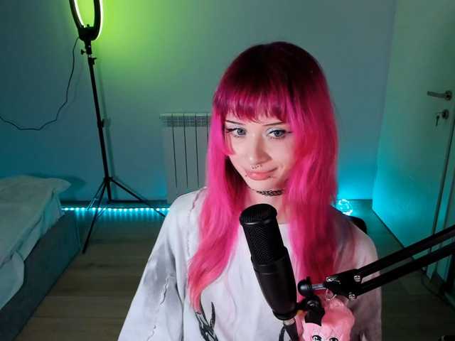 mnepohuyy live cam on BongaCams