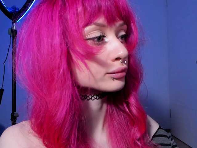 mnepohuyy live cam on BongaCams