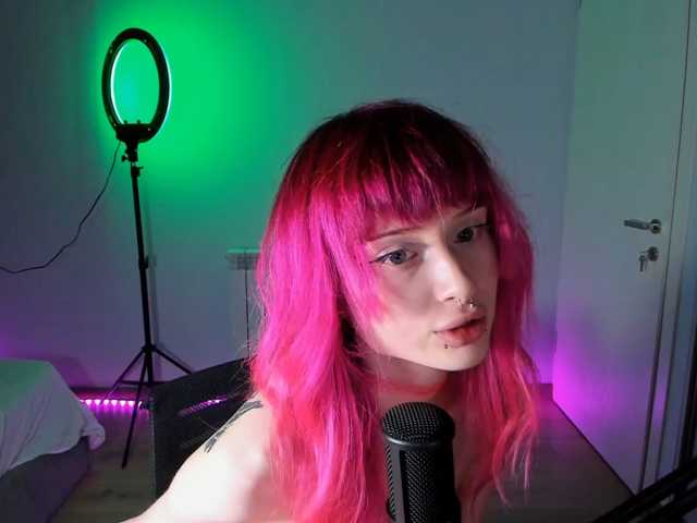 mnepohuyy live cam on BongaCams
