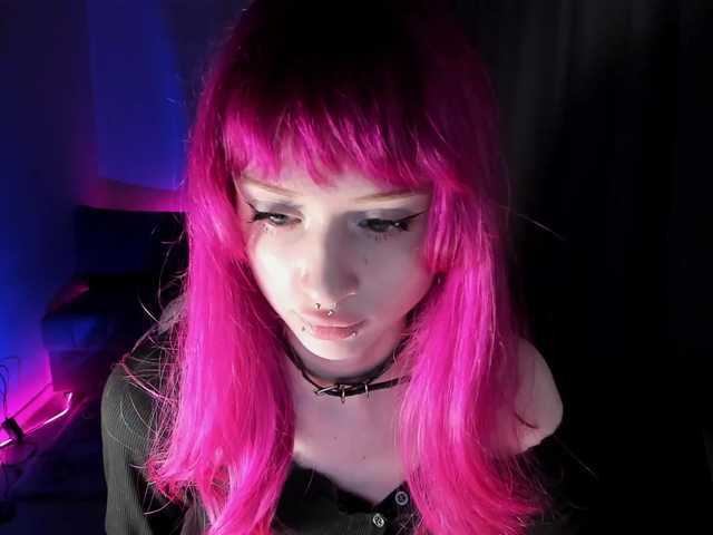 mnepohuyy live cam on BongaCams