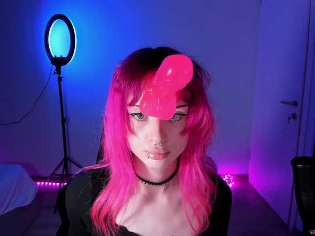 mnepohuyy live cam on BongaCams