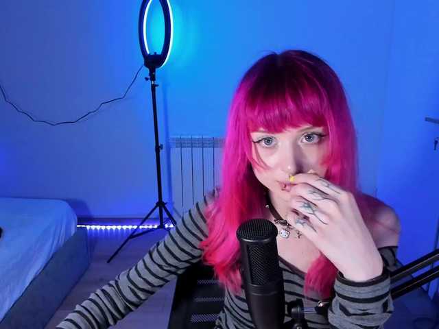 mnepohuyy live cam on BongaCams