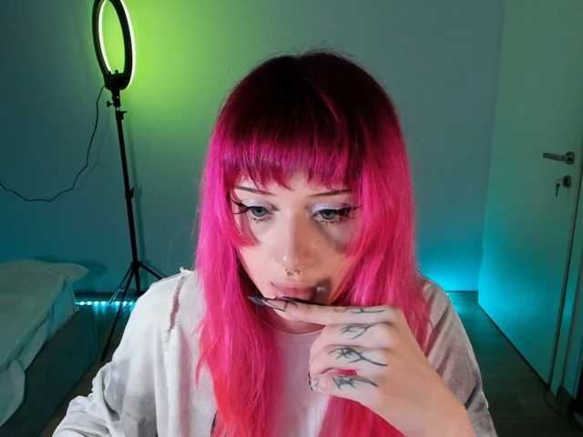 mnepohuyy live cam on BongaCams