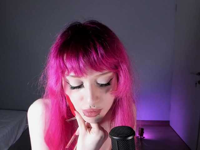 mnepohuyy live cam on BongaCams