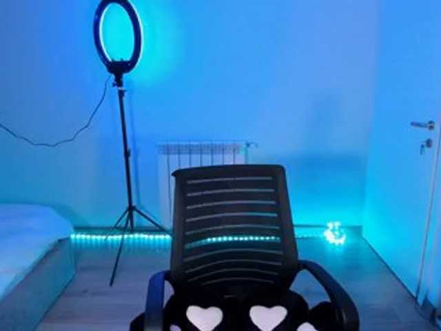 mnepohuyy live cam on BongaCams