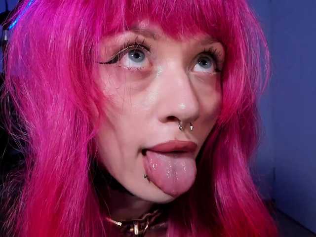 mnepohuyy live cam on BongaCams
