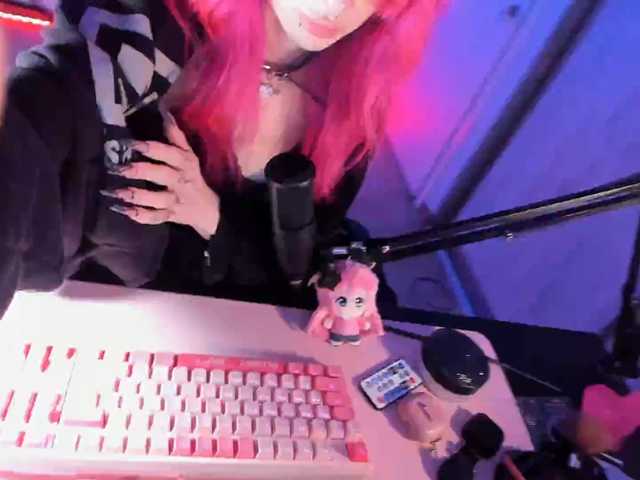 mnepohuyy live cam on BongaCams