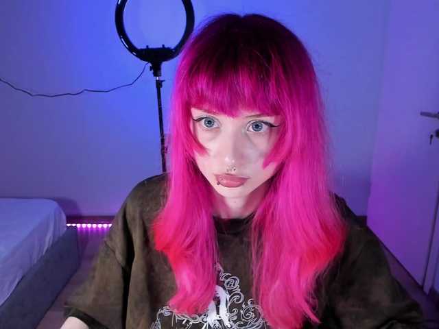 mnepohuyy live cam on BongaCams